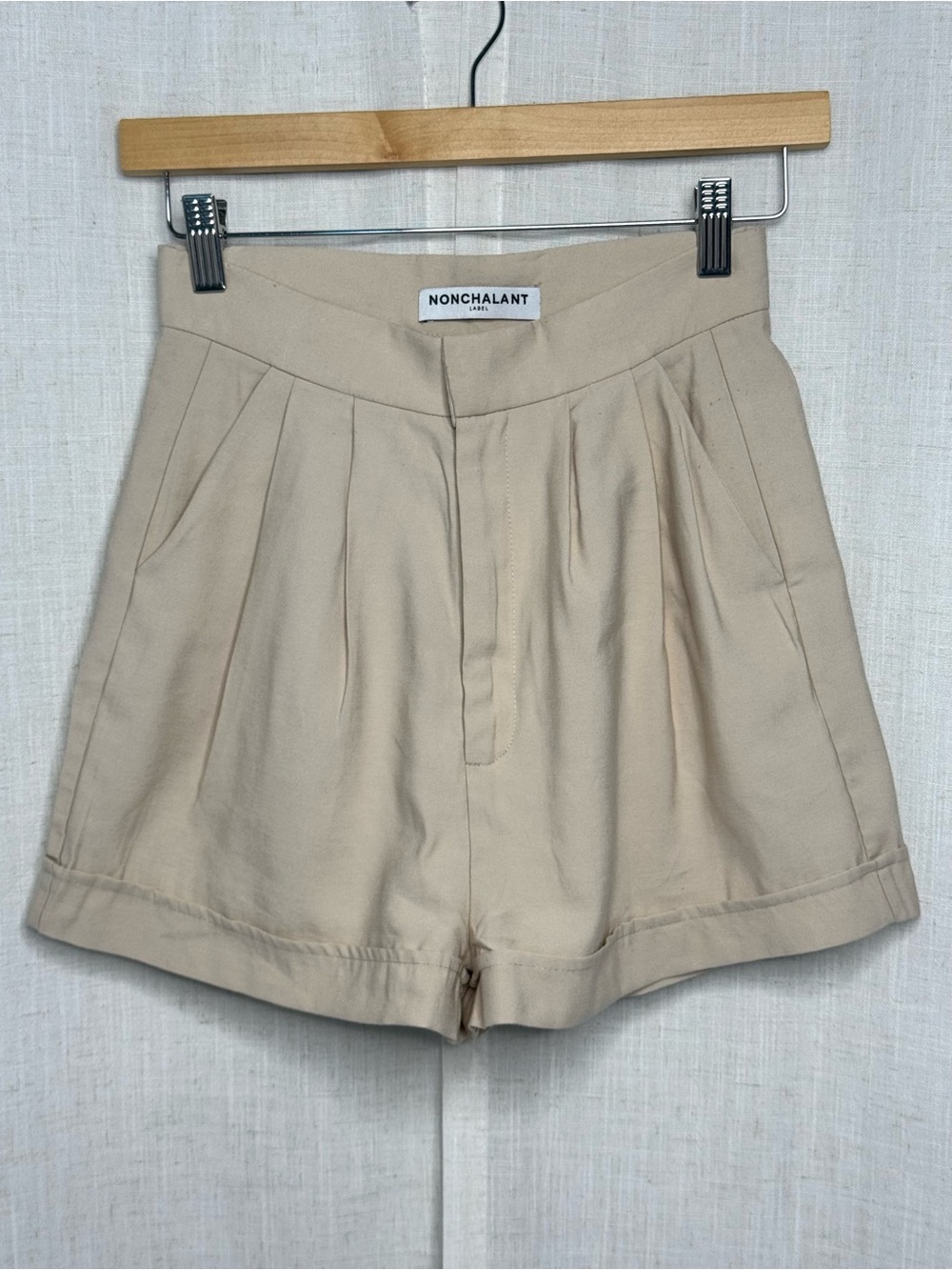 Nonchalant Label Pleated Tailored High Waist Shorts Cream XS - Picture 2 of 14